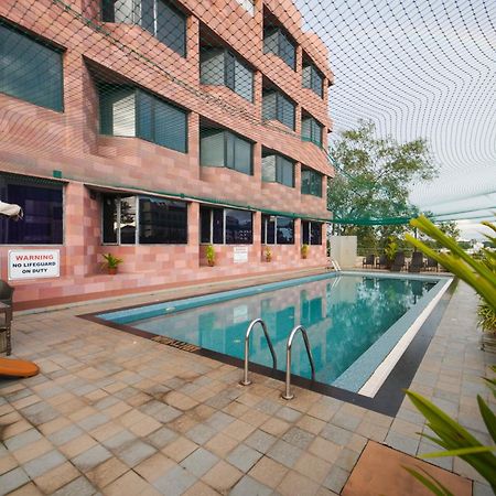 The South Park Hotel Thiruvananthapuram Екстер'єр фото
