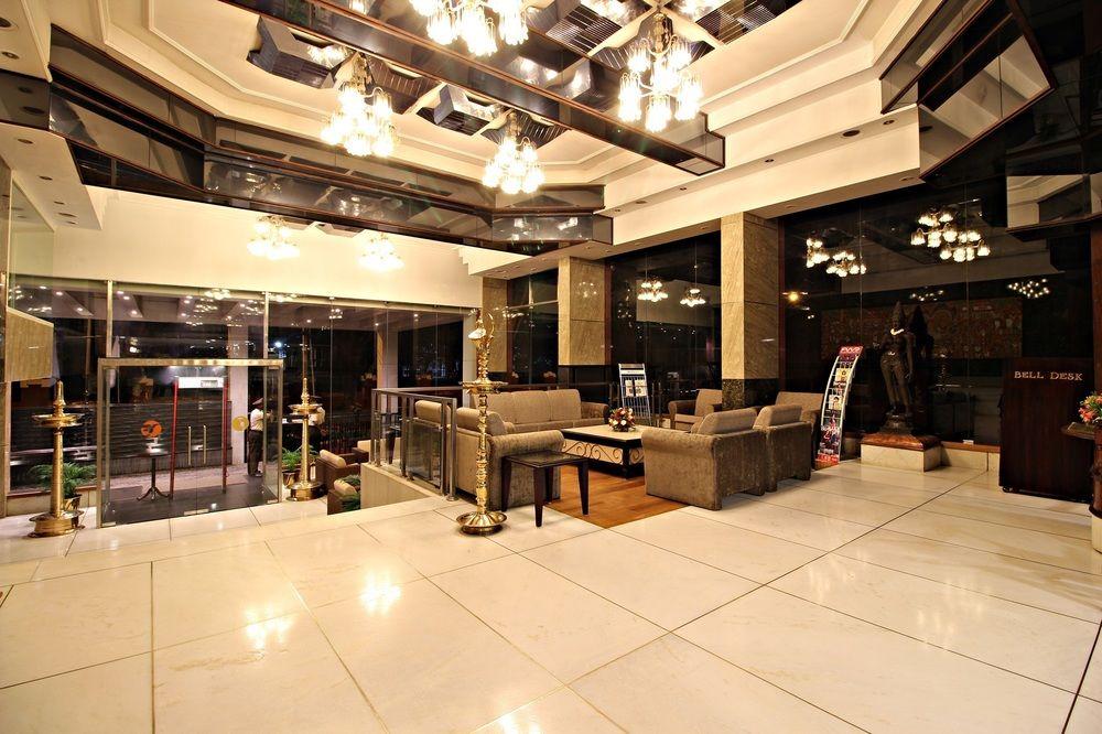 The South Park Hotel Thiruvananthapuram Екстер'єр фото