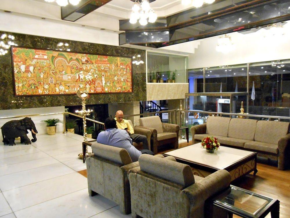 The South Park Hotel Thiruvananthapuram Екстер'єр фото