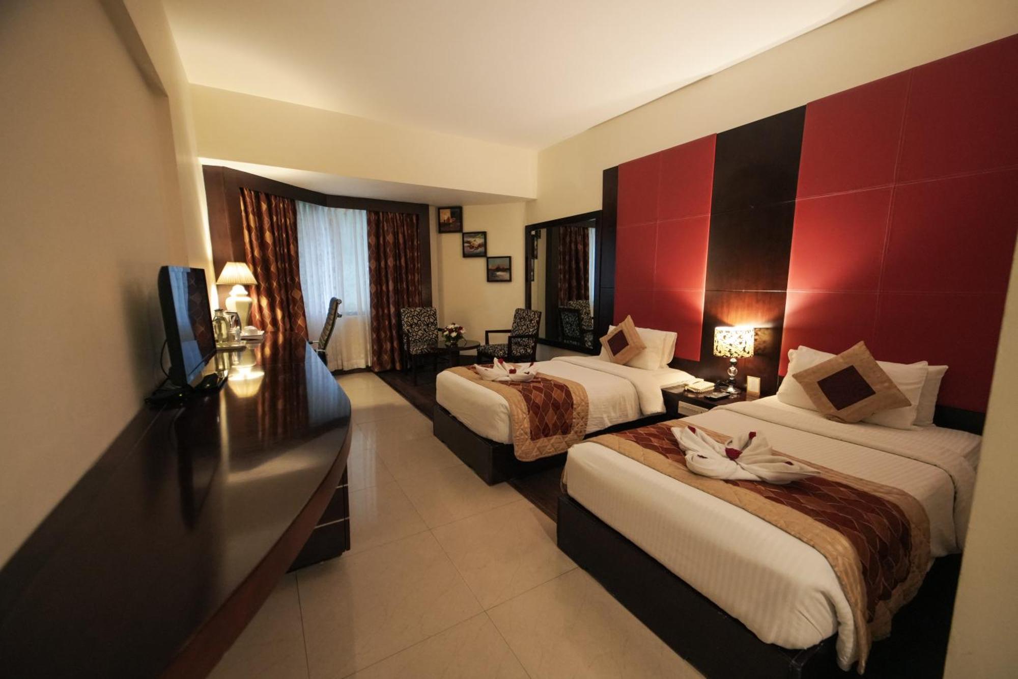 The South Park Hotel Thiruvananthapuram Екстер'єр фото