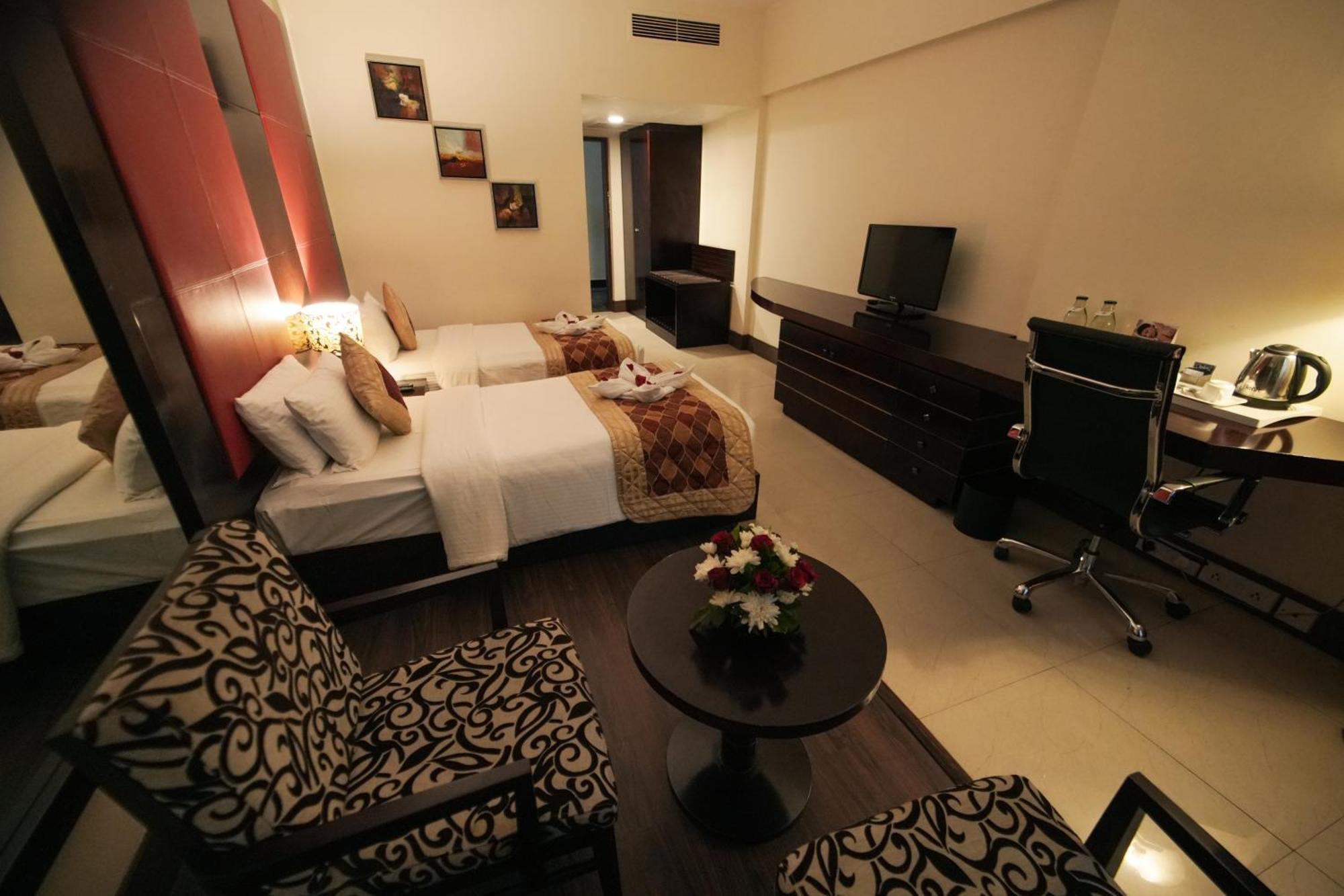 The South Park Hotel Thiruvananthapuram Екстер'єр фото