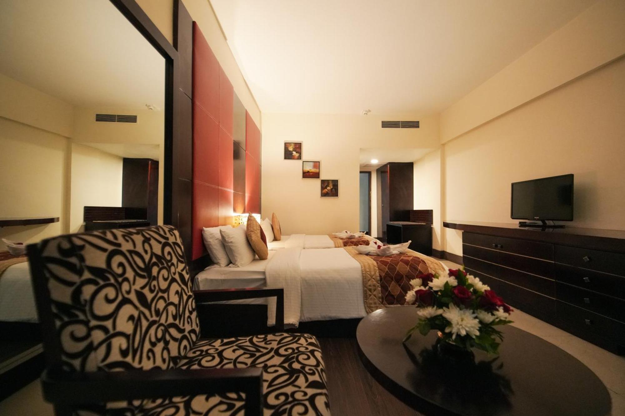The South Park Hotel Thiruvananthapuram Екстер'єр фото