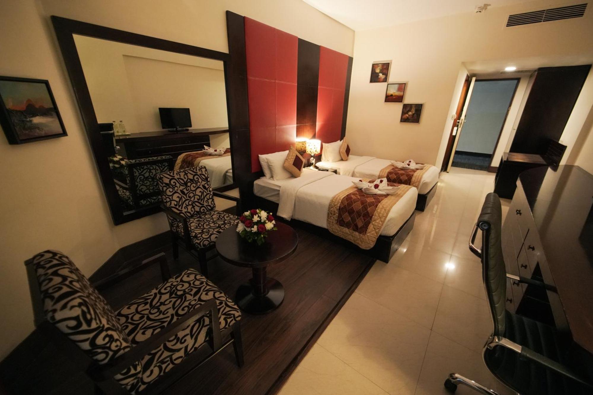 The South Park Hotel Thiruvananthapuram Екстер'єр фото