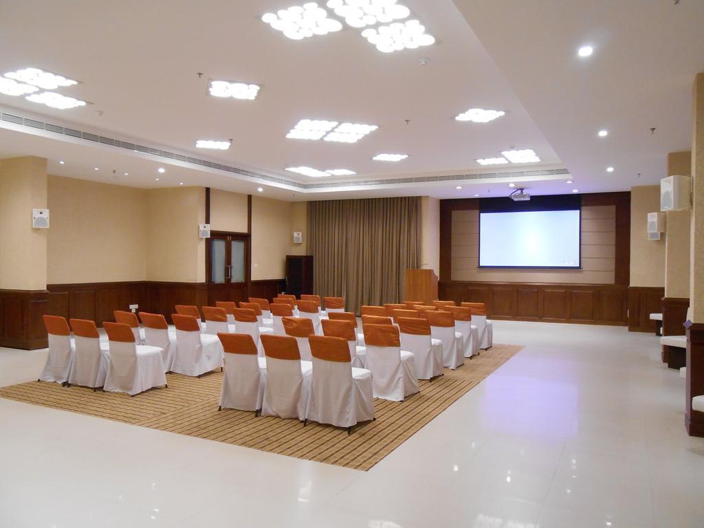 The South Park Hotel Thiruvananthapuram Екстер'єр фото