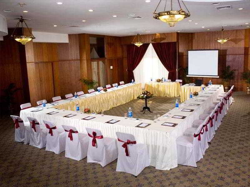 The South Park Hotel Thiruvananthapuram Екстер'єр фото