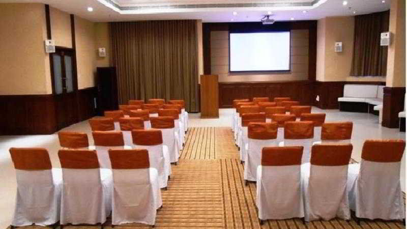The South Park Hotel Thiruvananthapuram Екстер'єр фото