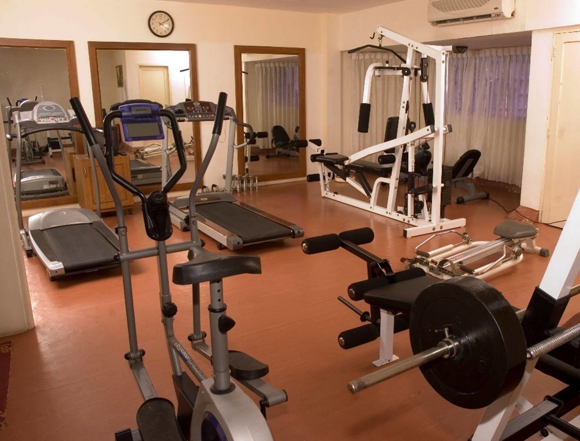 The South Park Hotel Thiruvananthapuram Екстер'єр фото