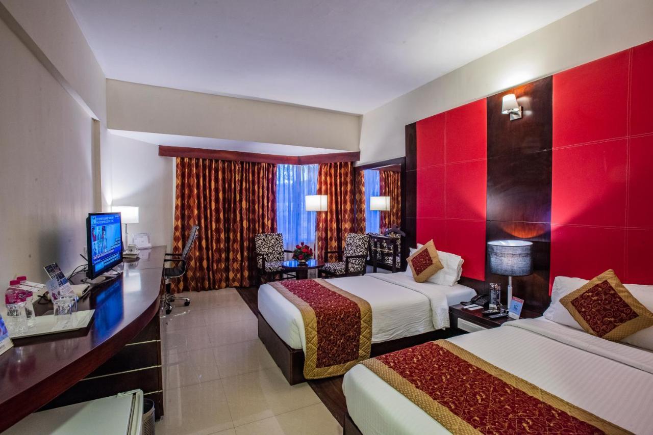 The South Park Hotel Thiruvananthapuram Екстер'єр фото