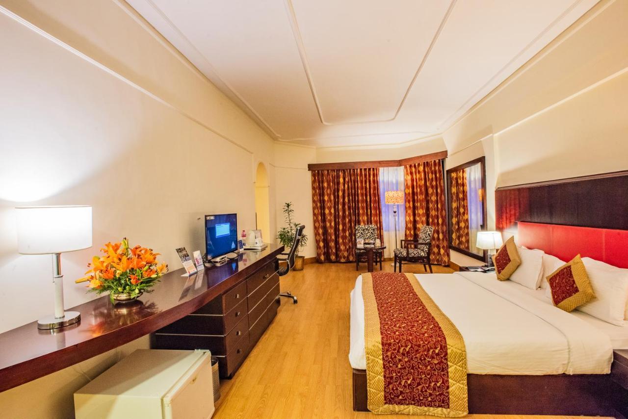 The South Park Hotel Thiruvananthapuram Екстер'єр фото