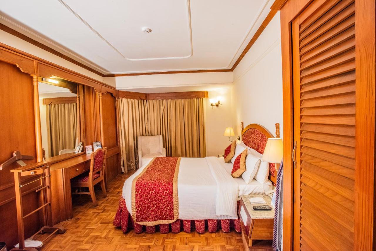 The South Park Hotel Thiruvananthapuram Екстер'єр фото