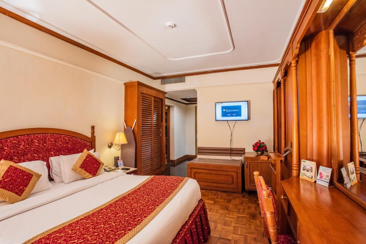 The South Park Hotel Thiruvananthapuram Екстер'єр фото