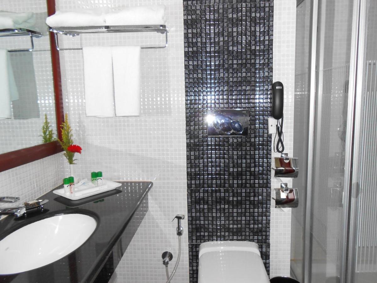 The South Park Hotel Thiruvananthapuram Екстер'єр фото