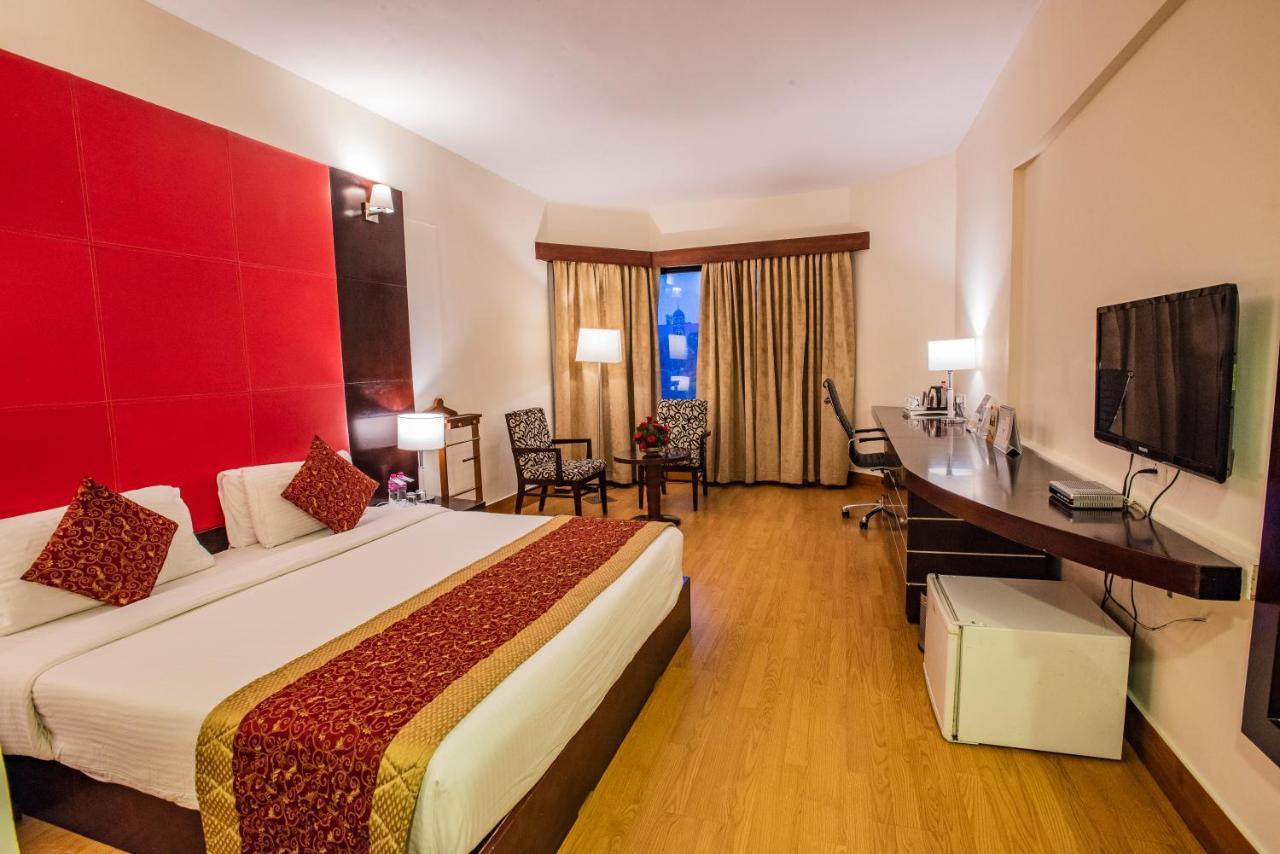 The South Park Hotel Thiruvananthapuram Екстер'єр фото