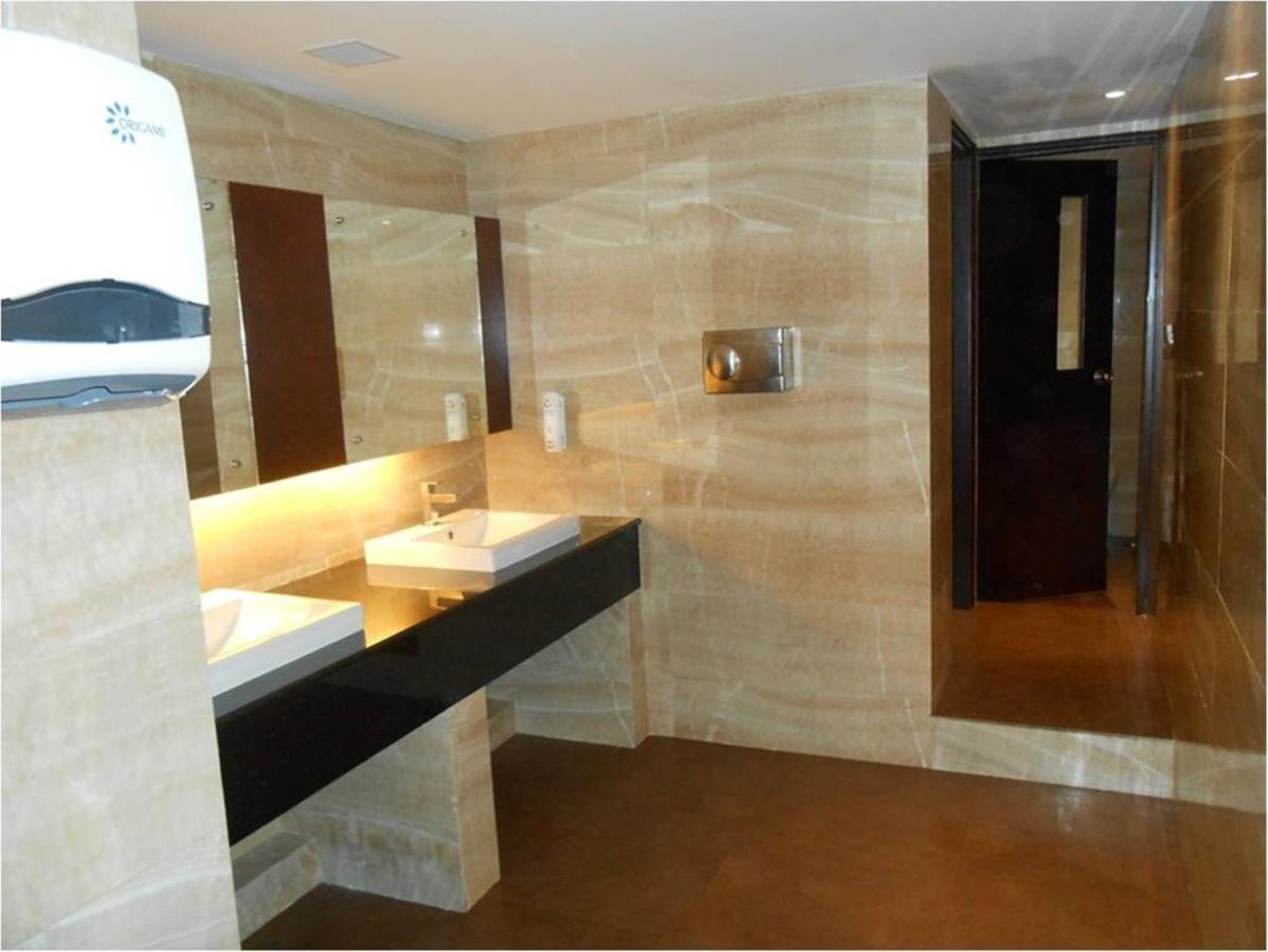 The South Park Hotel Thiruvananthapuram Екстер'єр фото